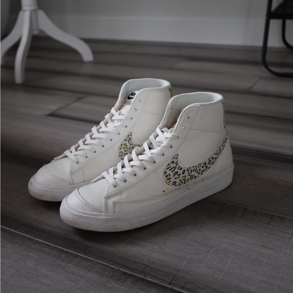 Nike Blazer Mid ‘77 SE High top Sneaker Sail/ Lemon Twist/ Black Size 10.5 - Picture 1 of 5